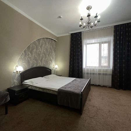 Vip Mini Hotel Семей Екстериор снимка