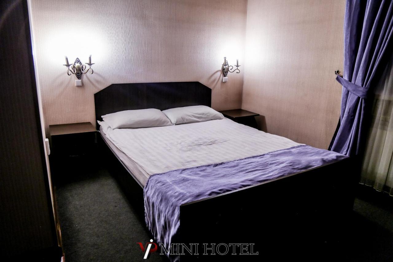 Vip Mini Hotel Семей Екстериор снимка