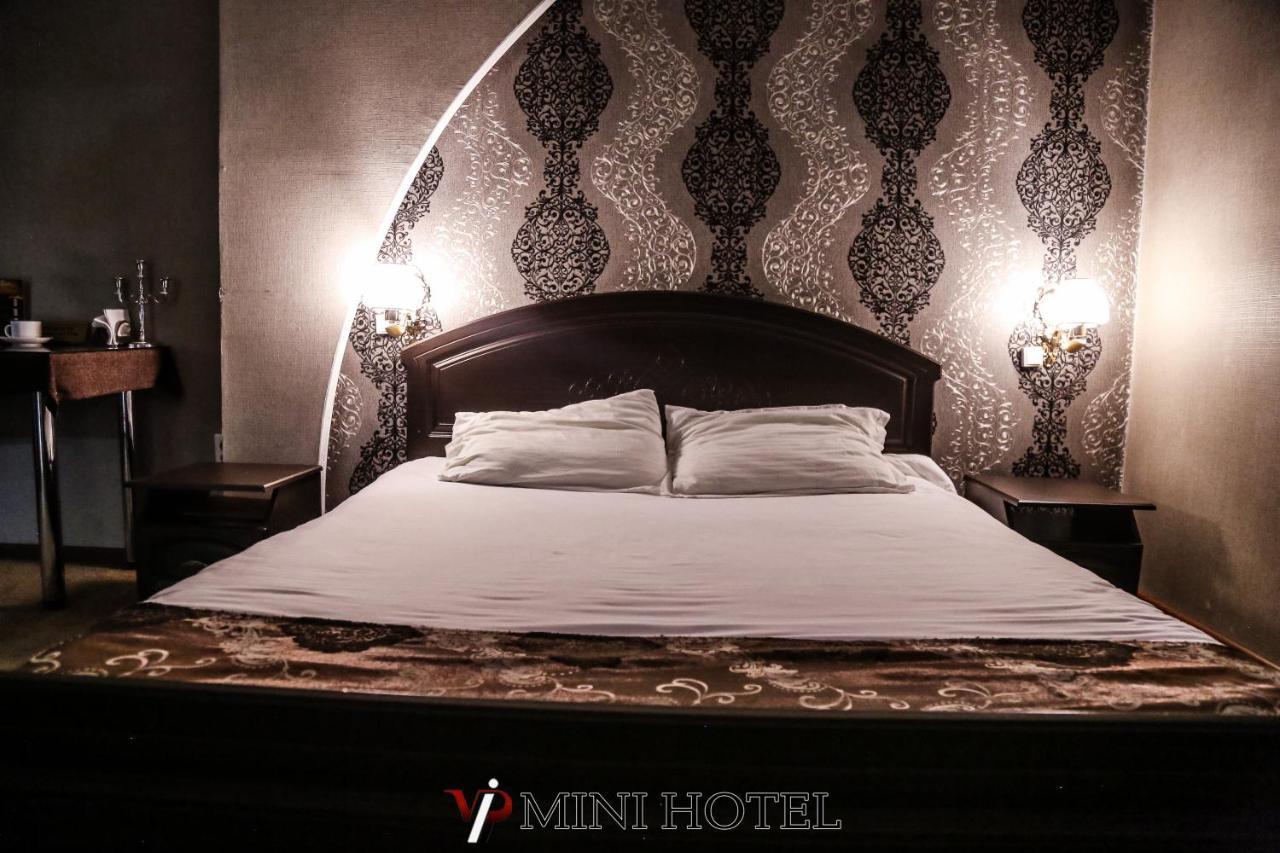 Vip Mini Hotel Семей Екстериор снимка