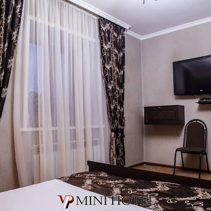 Vip Mini Hotel Семей Екстериор снимка