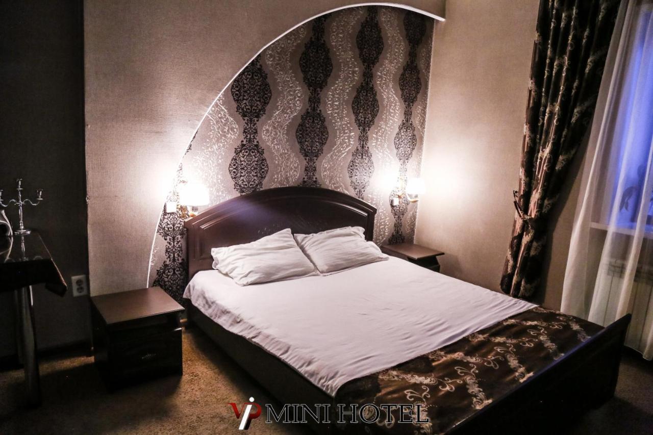 Vip Mini Hotel Семей Екстериор снимка
