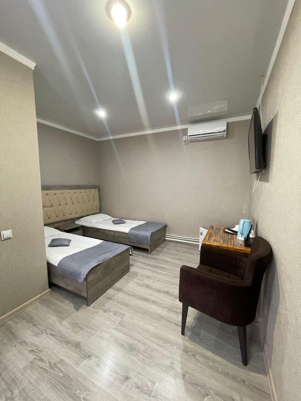 Vip Mini Hotel Семей Екстериор снимка