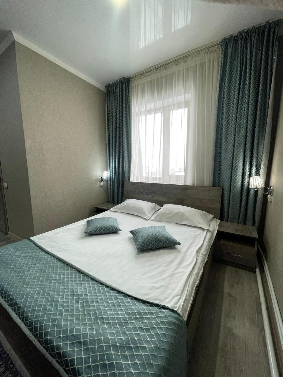 Vip Mini Hotel Семей Екстериор снимка