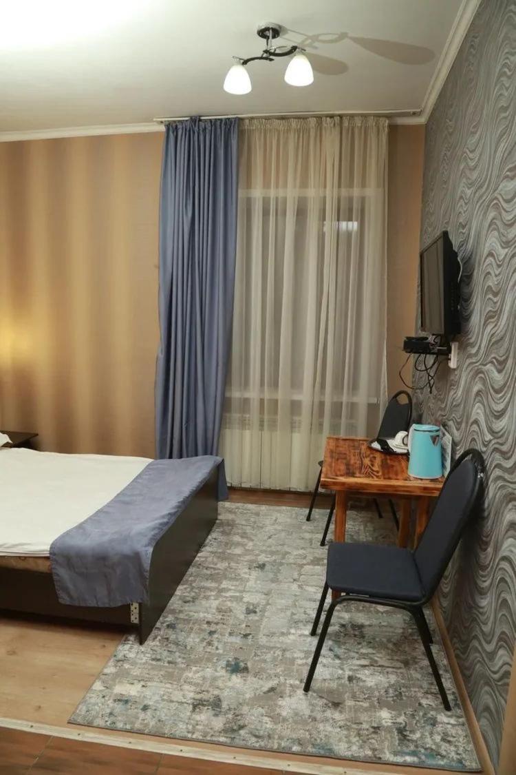 Vip Mini Hotel Семей Екстериор снимка