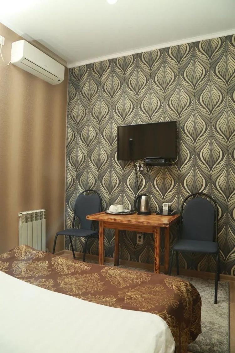 Vip Mini Hotel Семей Екстериор снимка