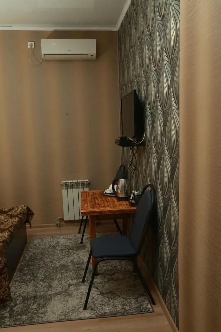 Vip Mini Hotel Семей Екстериор снимка