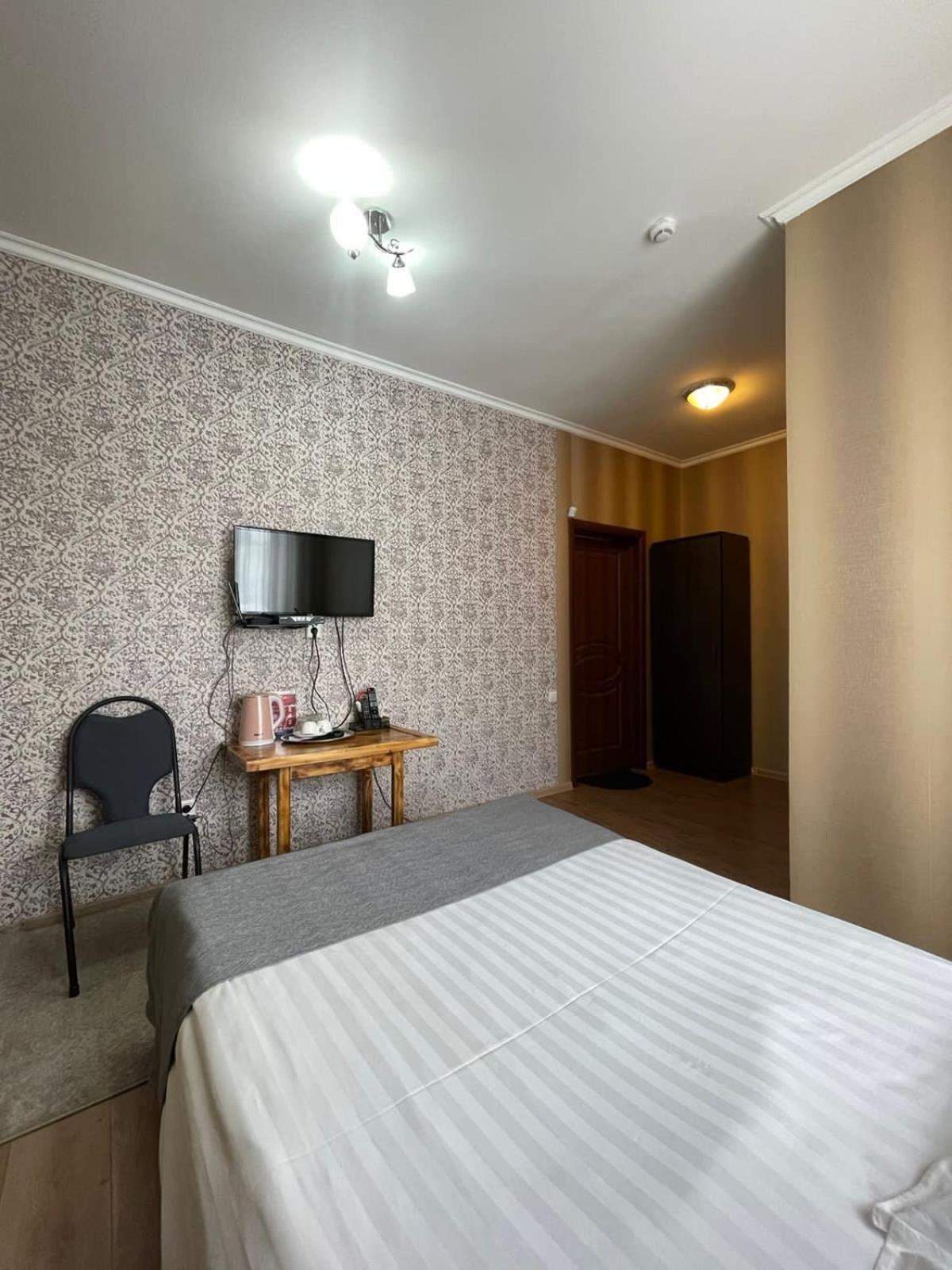 Vip Mini Hotel Семей Екстериор снимка