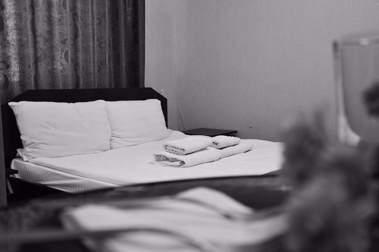 Vip Mini Hotel Семей Екстериор снимка