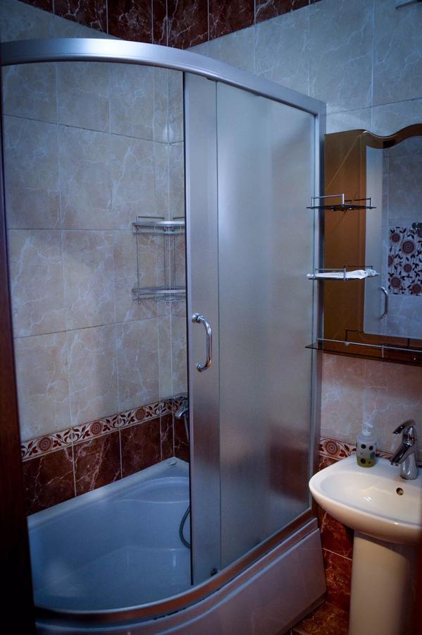 Vip Mini Hotel Семей Екстериор снимка