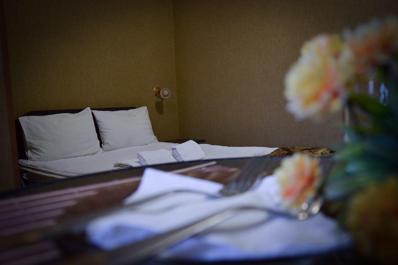 Vip Mini Hotel Семей Екстериор снимка