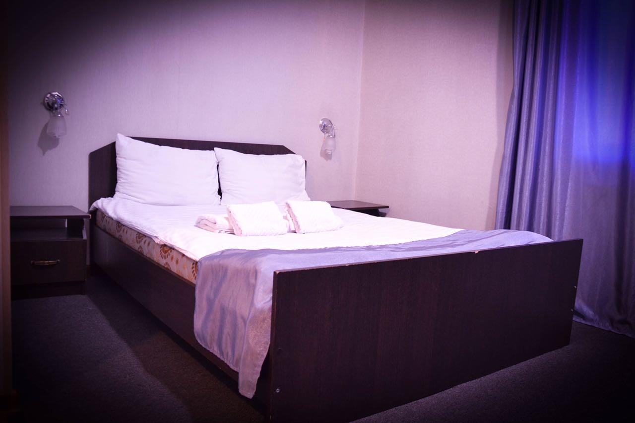 Vip Mini Hotel Семей Екстериор снимка