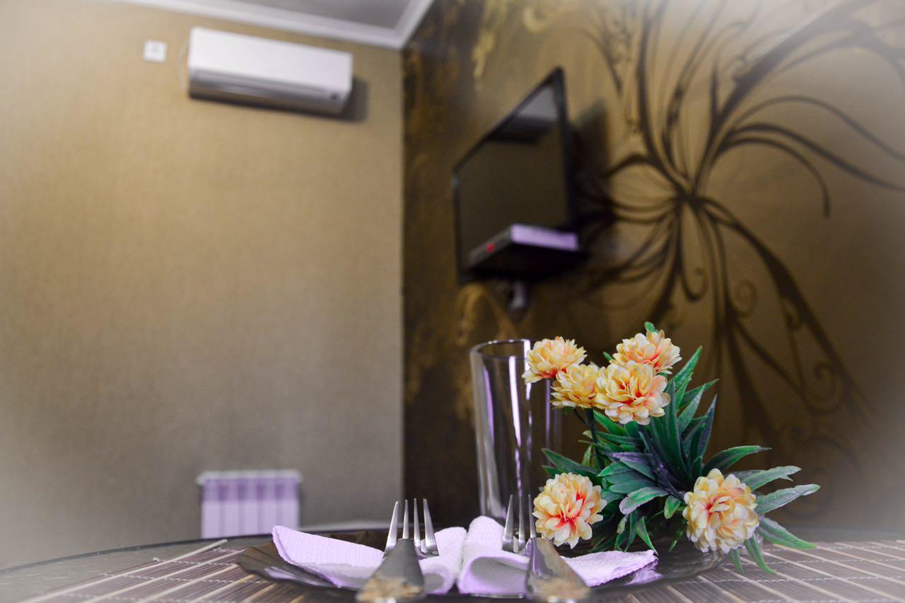 Vip Mini Hotel Семей Екстериор снимка