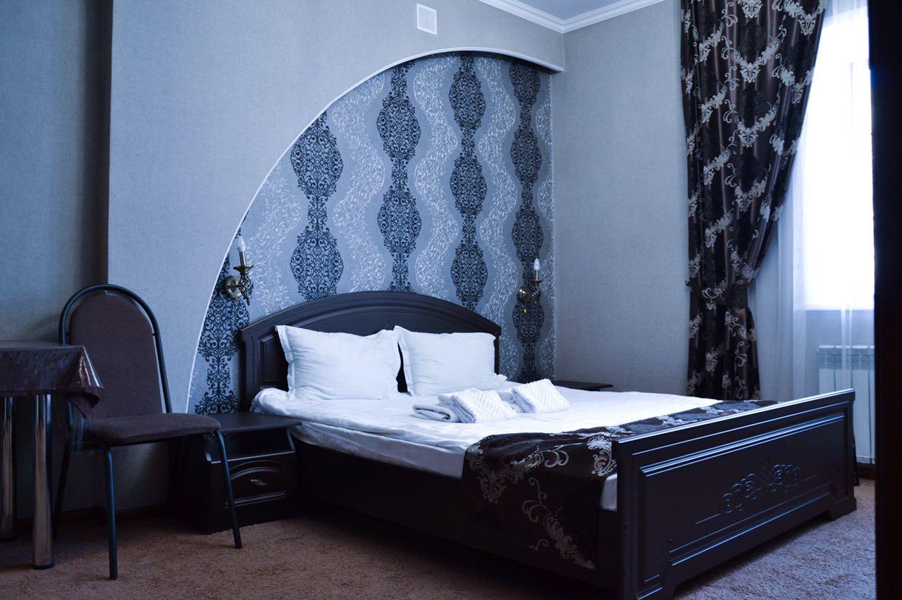 Vip Mini Hotel Семей Екстериор снимка