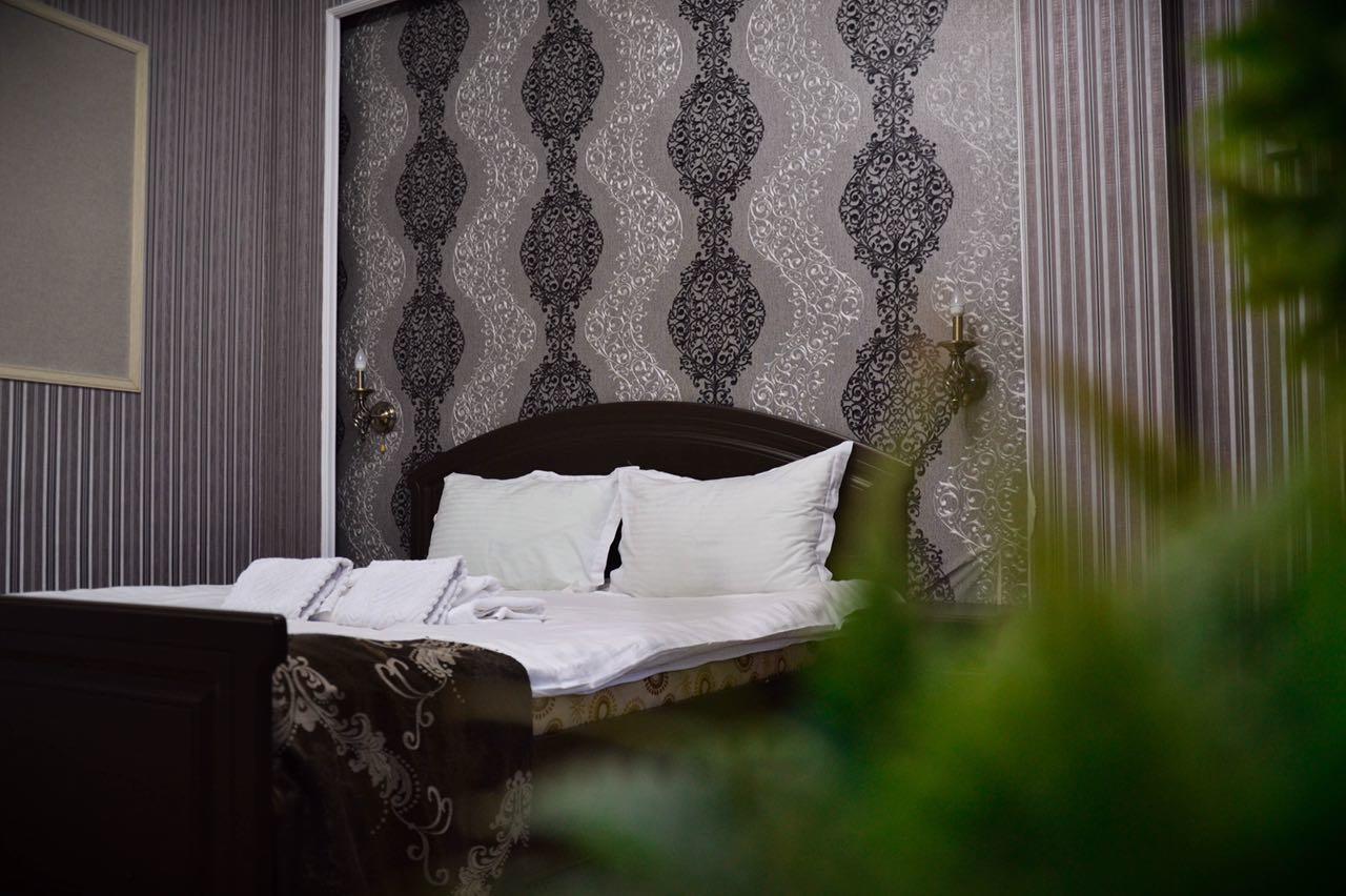 Vip Mini Hotel Семей Екстериор снимка