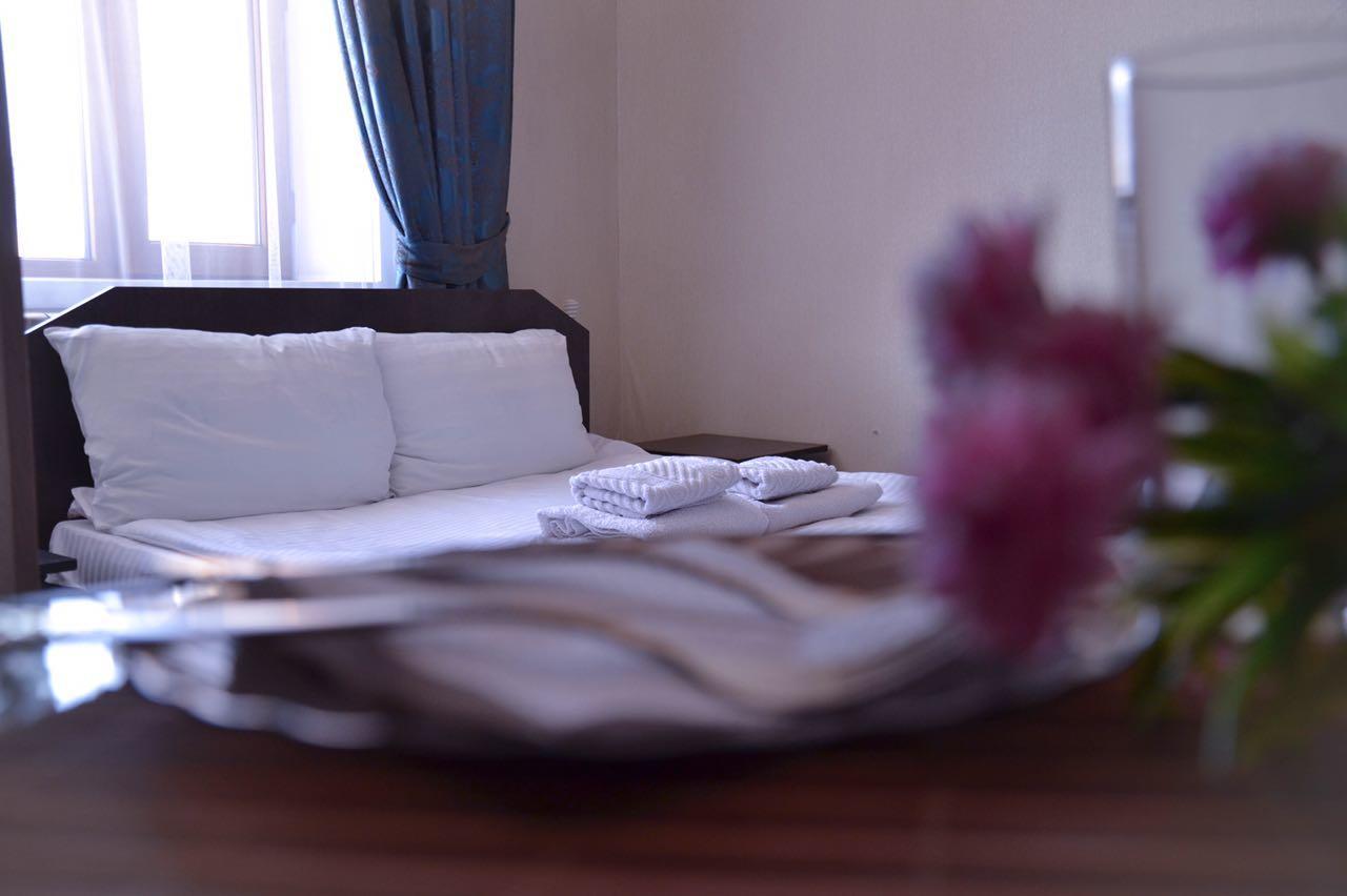 Vip Mini Hotel Семей Екстериор снимка