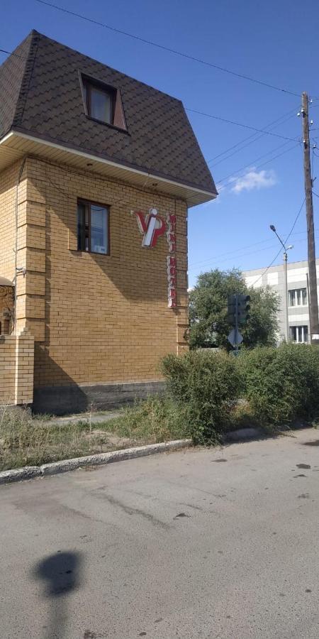 Vip Mini Hotel Семей Екстериор снимка